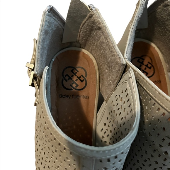 Daisy Fuentes Tan Peep Toe Boot Heel Size 8 - Picture 7 of 8